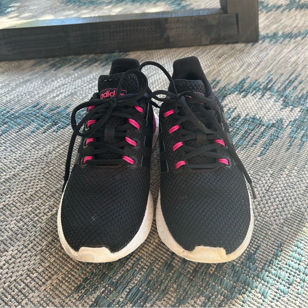 Girls 3.5 Adidas Cloudfoam—EUC Black/pink